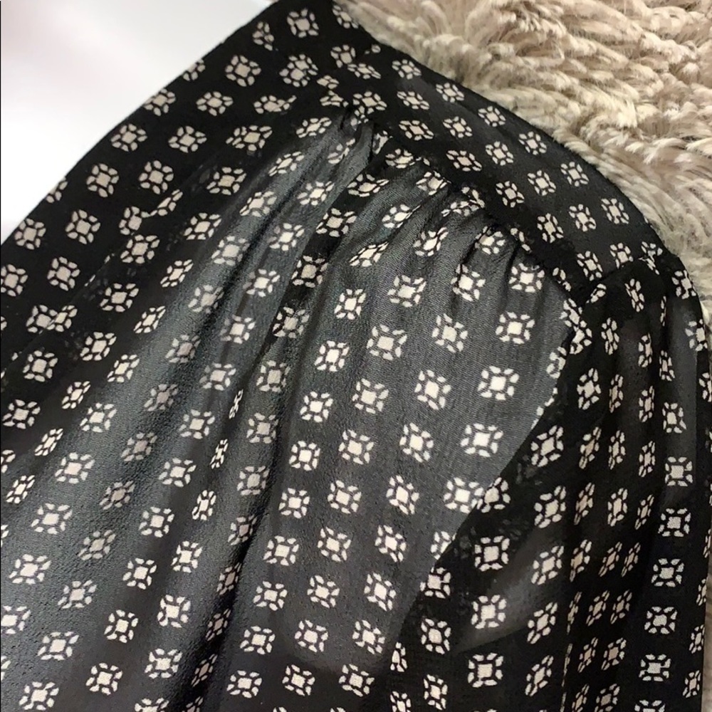 Sheet Black and White Blouse - Picture 5 of 12